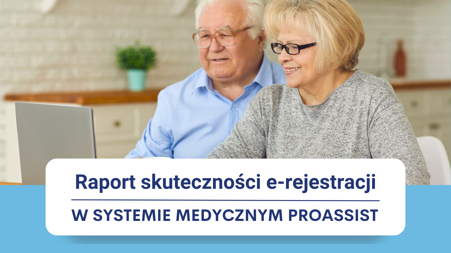 Starsza para używa laptopa do przeglądania raportu o e-rejestracji w systemie Proassist.