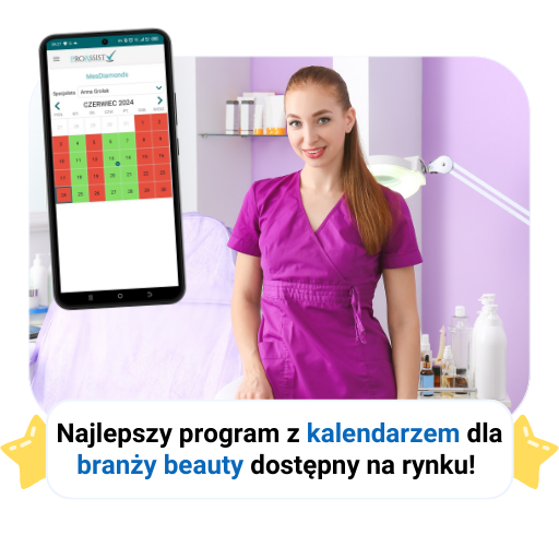 Kobieta w fioletowym uniformie w gabinecie, obok smartfon z kalendarzem beauty.
