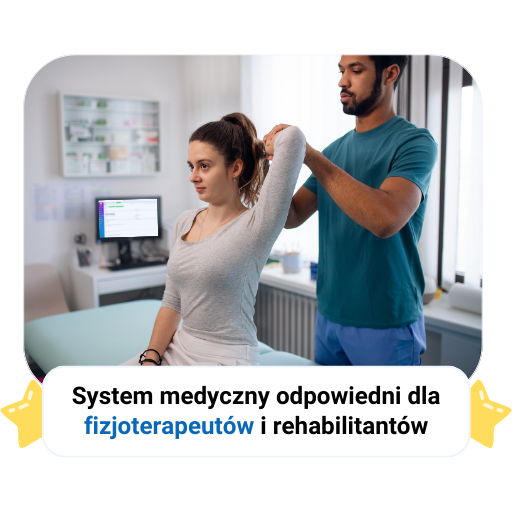 Terapeuta pomaga pacjentce w ćwiczeniach ramienia w gabinecie z komputerem.