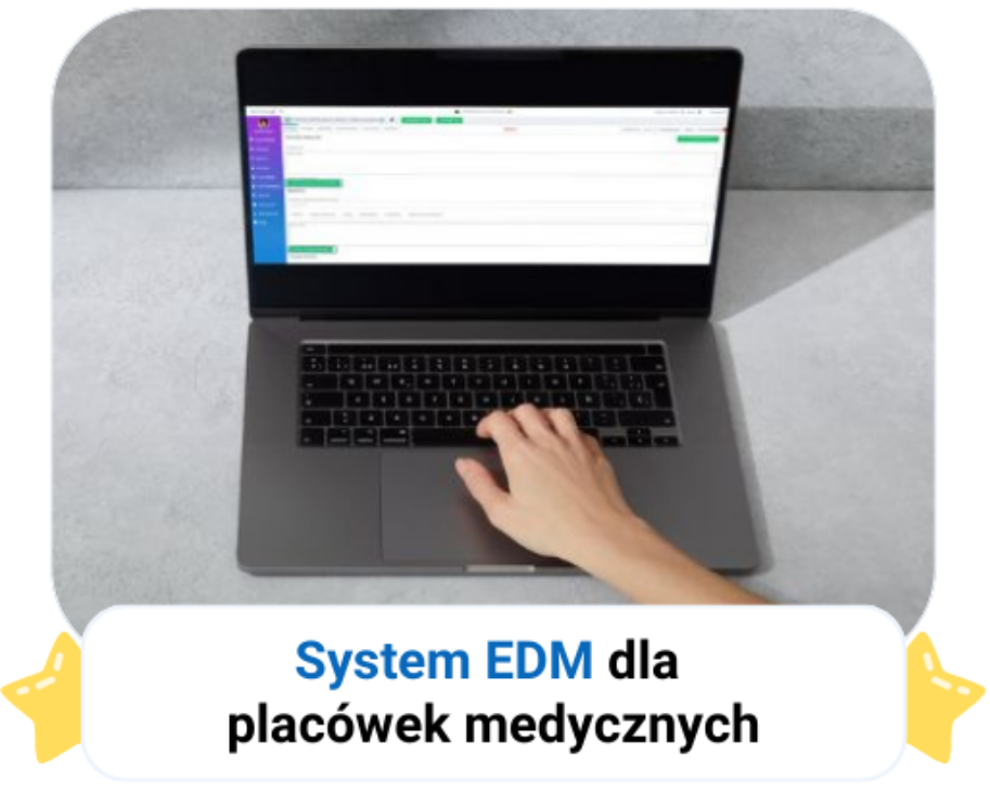 Laptop z systemem EDM dla placówek medycznych, użytkownik dotyka klawiatury.