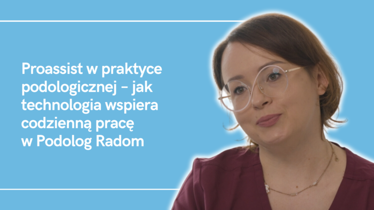 Kobieta w okularach na tle informacji o technologii Proassist w podologii w Radomiu.