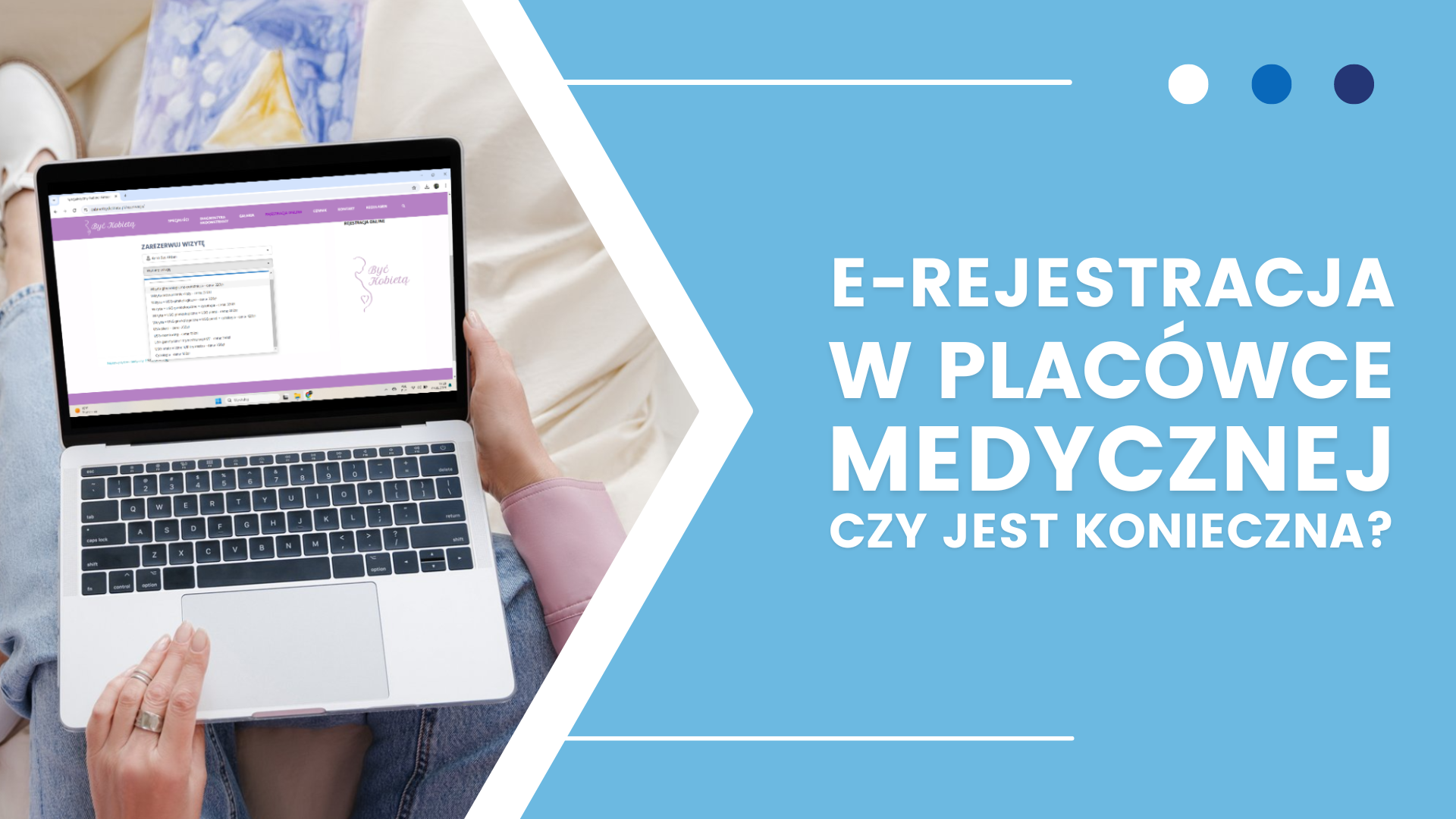 Osoba korzystająca z laptopa do e-rejestracji w placówce medycznej, pytanie o konieczność.