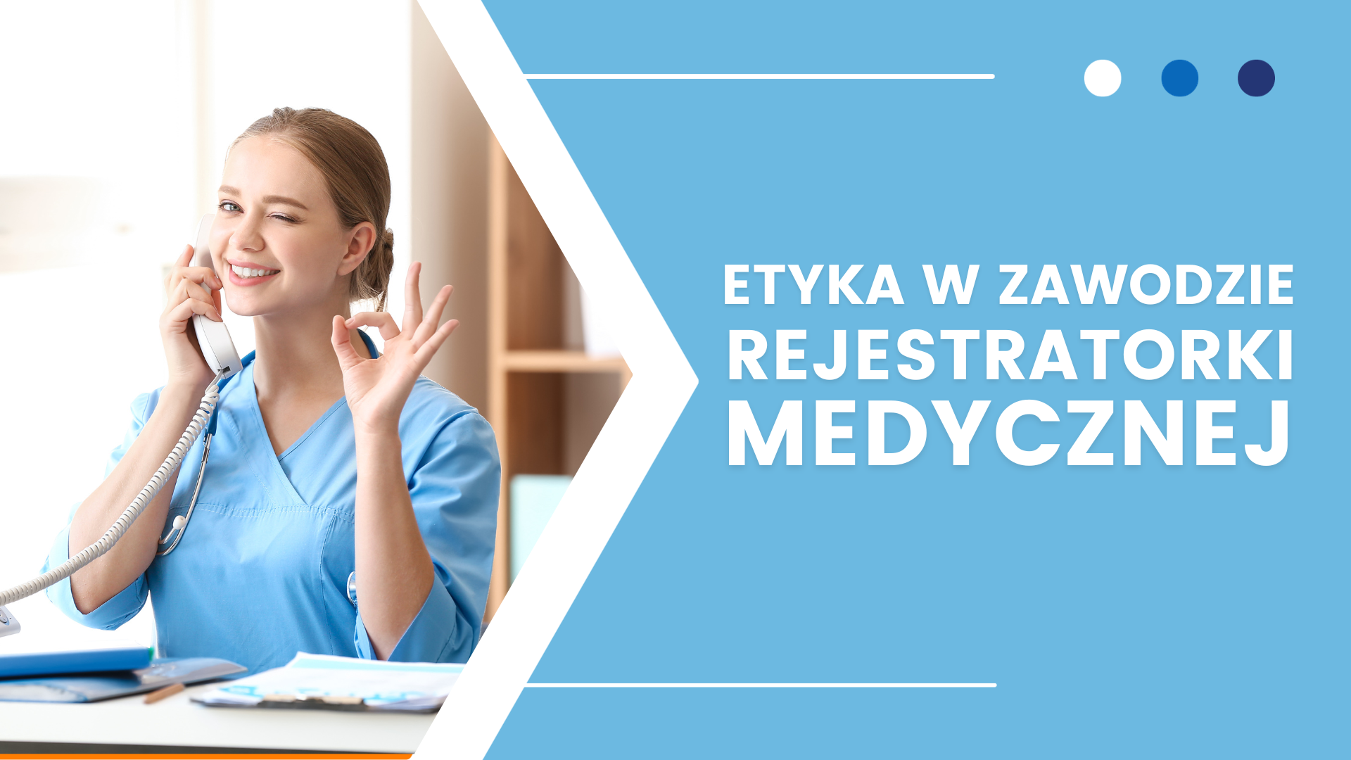 Recepcjonistka medyczna w niebieskim stroju rozmawia przez telefon z gestem OK, tekst po polsku.