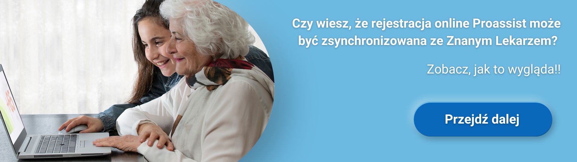 Dwie osoby uśmiechają się do laptopa, tekst o synchronizacji Proassist z Znanym Lekarzem.
